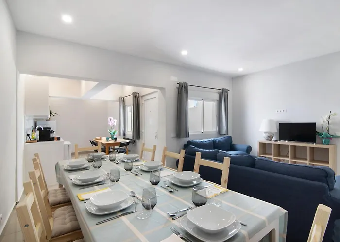 Skipper House * Loule